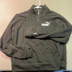 Women’s Puma black sweatshirt, slightly used. Size small
